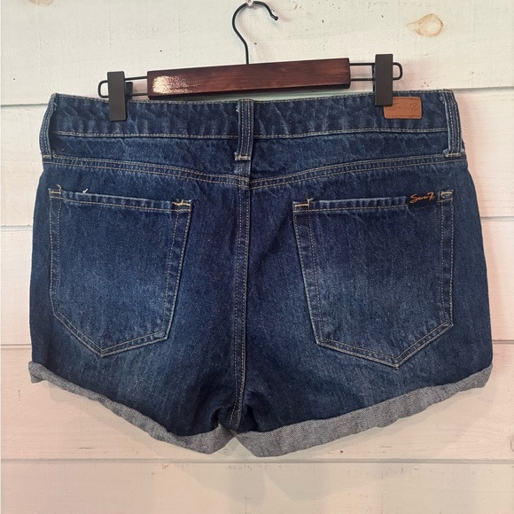 7 For All Mankind Womens 6 Weekend Short
Cut off Blue Jeans Shorts
Distressed - Picture 5 of 15